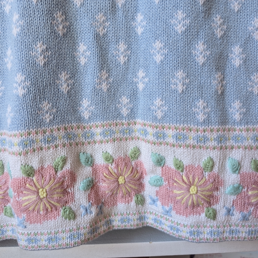 Vintage Light Blue Floral Knit Vest - Picture 7 of 7